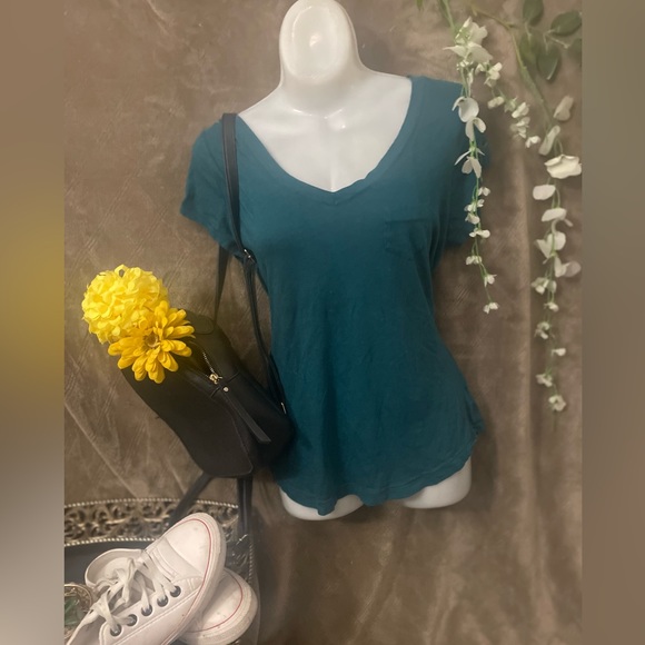 ✨🎀EXPRESS POCKET TEE🎀✨ - Picture 3 of 8